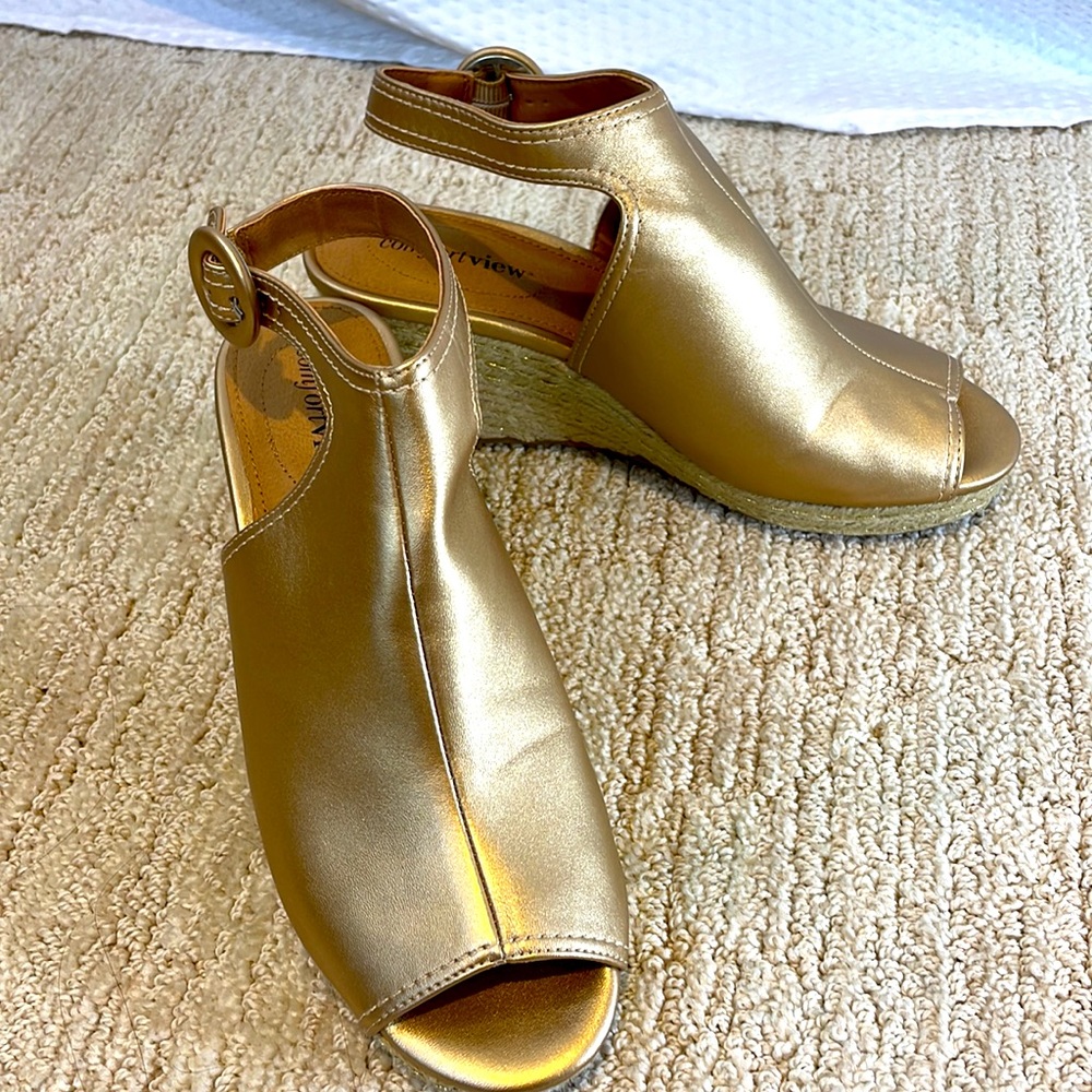 NEW! Comfort View Gold Metallic Wedge Sandals - Picture 5 of 7